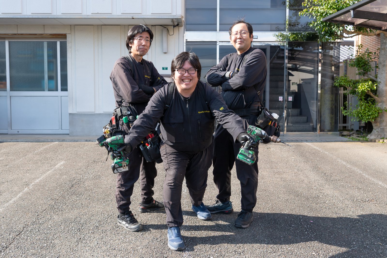 現場に向かう先輩スタッフ